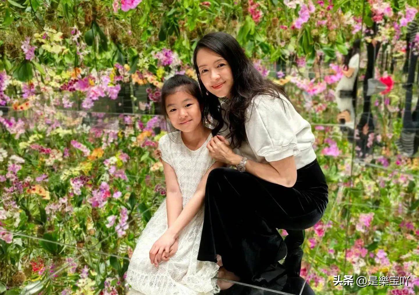 汪峰陪造型师女友逛奢侈品店章子怡晒娃背影：放下比纠缠更体面